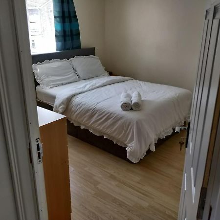 Beautiful House In Ruislip Hotel Northwood  Екстериор снимка