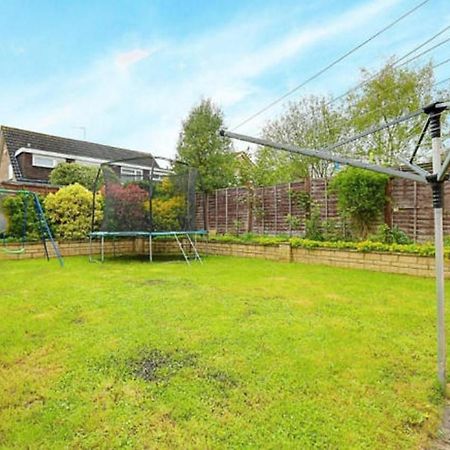 Beautiful House In Ruislip Hotel Northwood  Екстериор снимка
