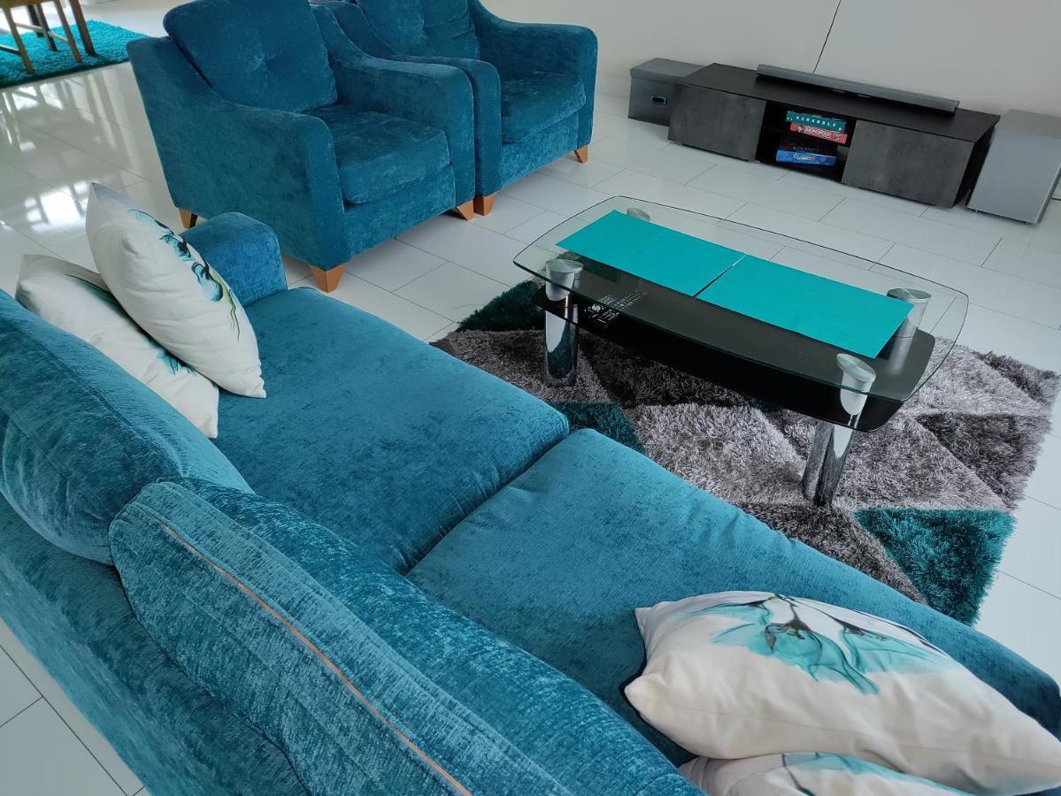 Beautiful House In Ruislip Hotel Northwood  Екстериор снимка