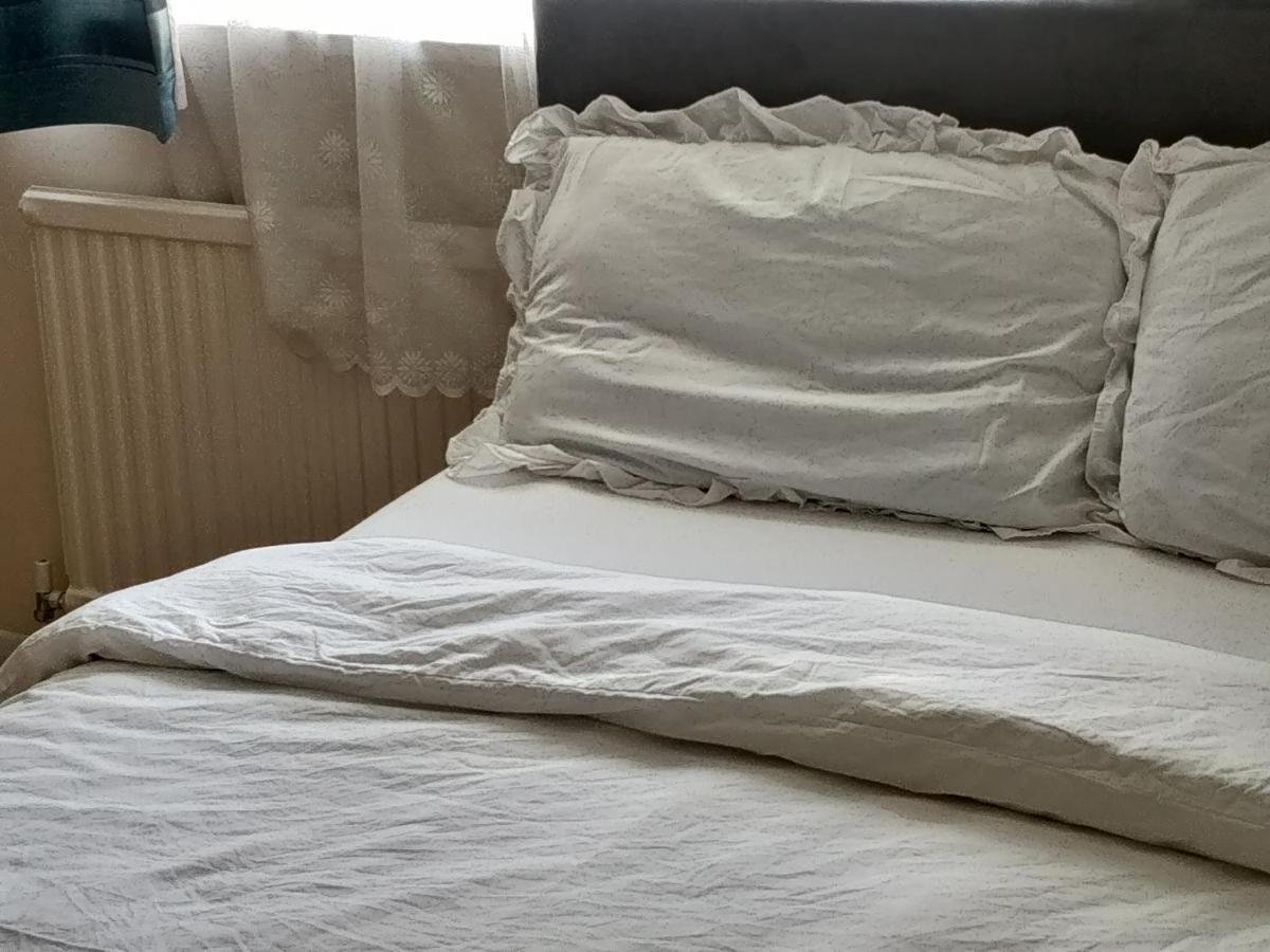 Beautiful House In Ruislip Hotel Northwood  Екстериор снимка