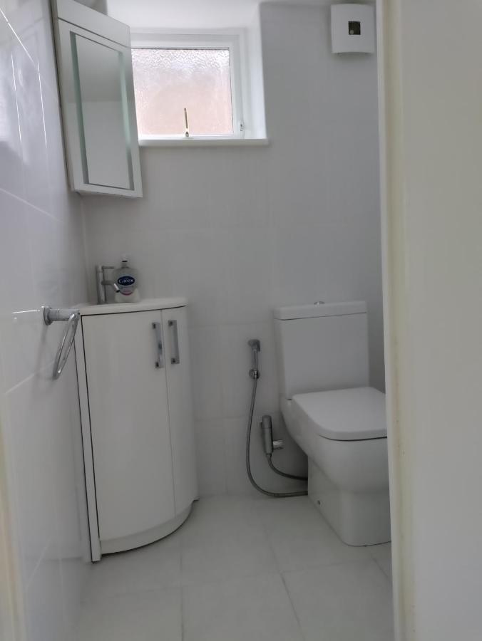 Beautiful House In Ruislip Hotel Northwood  Екстериор снимка