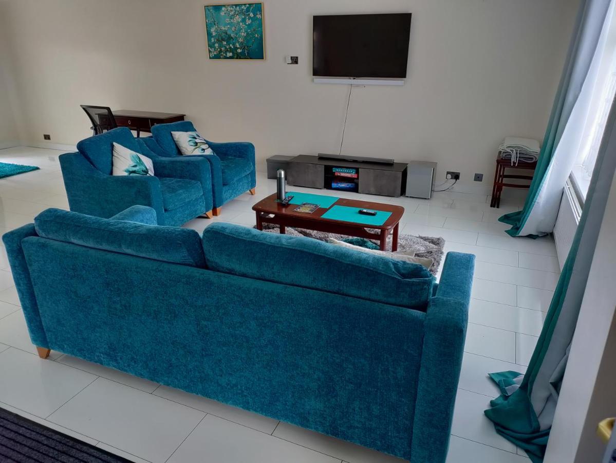 Beautiful House In Ruislip Hotel Northwood  Екстериор снимка