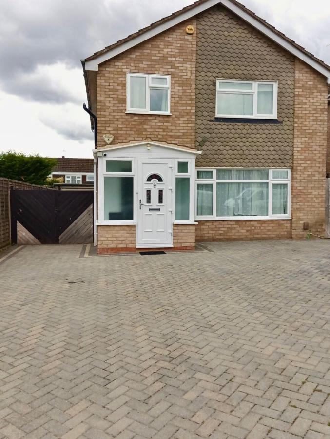 Beautiful House In Ruislip Hotel Northwood  Екстериор снимка